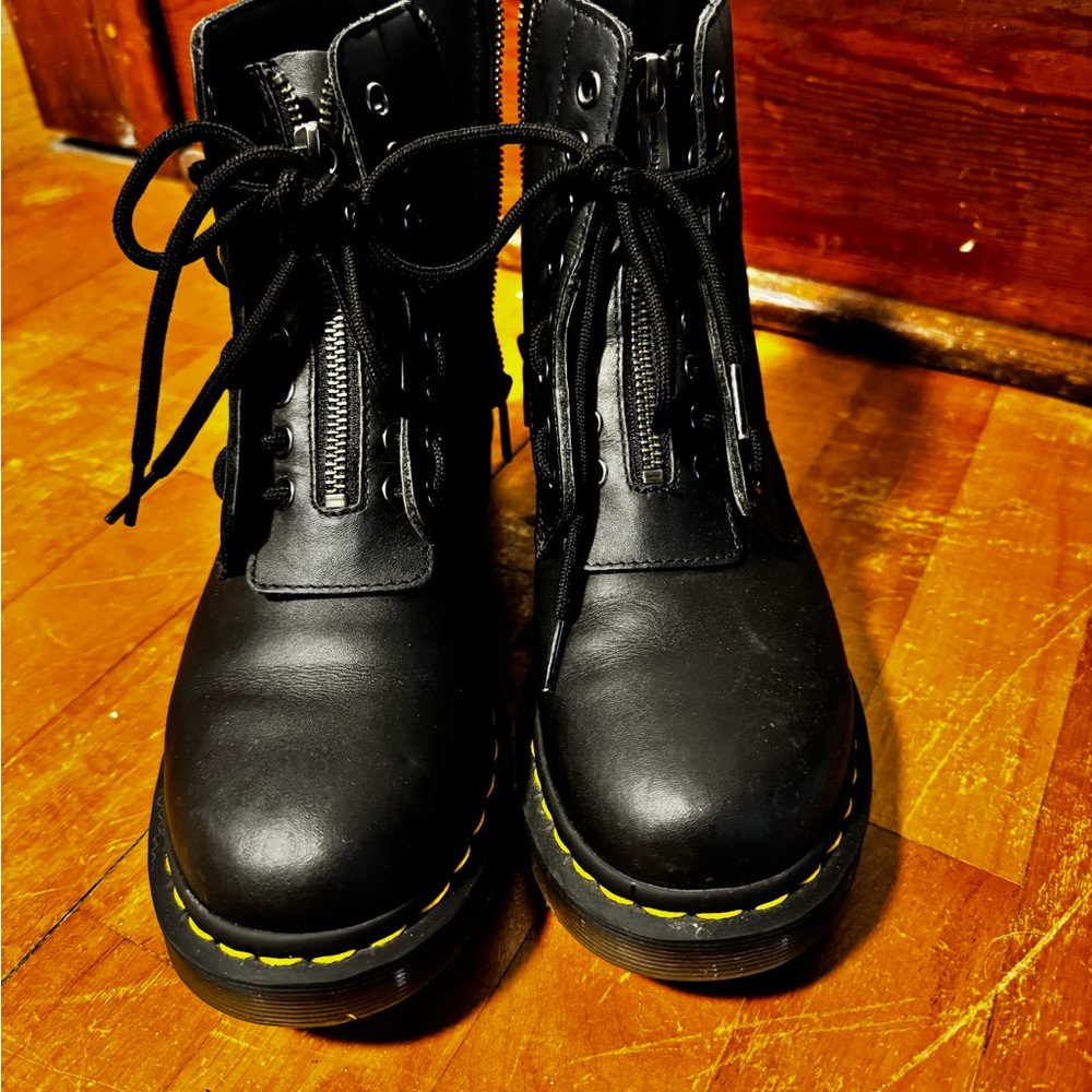 Zipper Dr. Martens